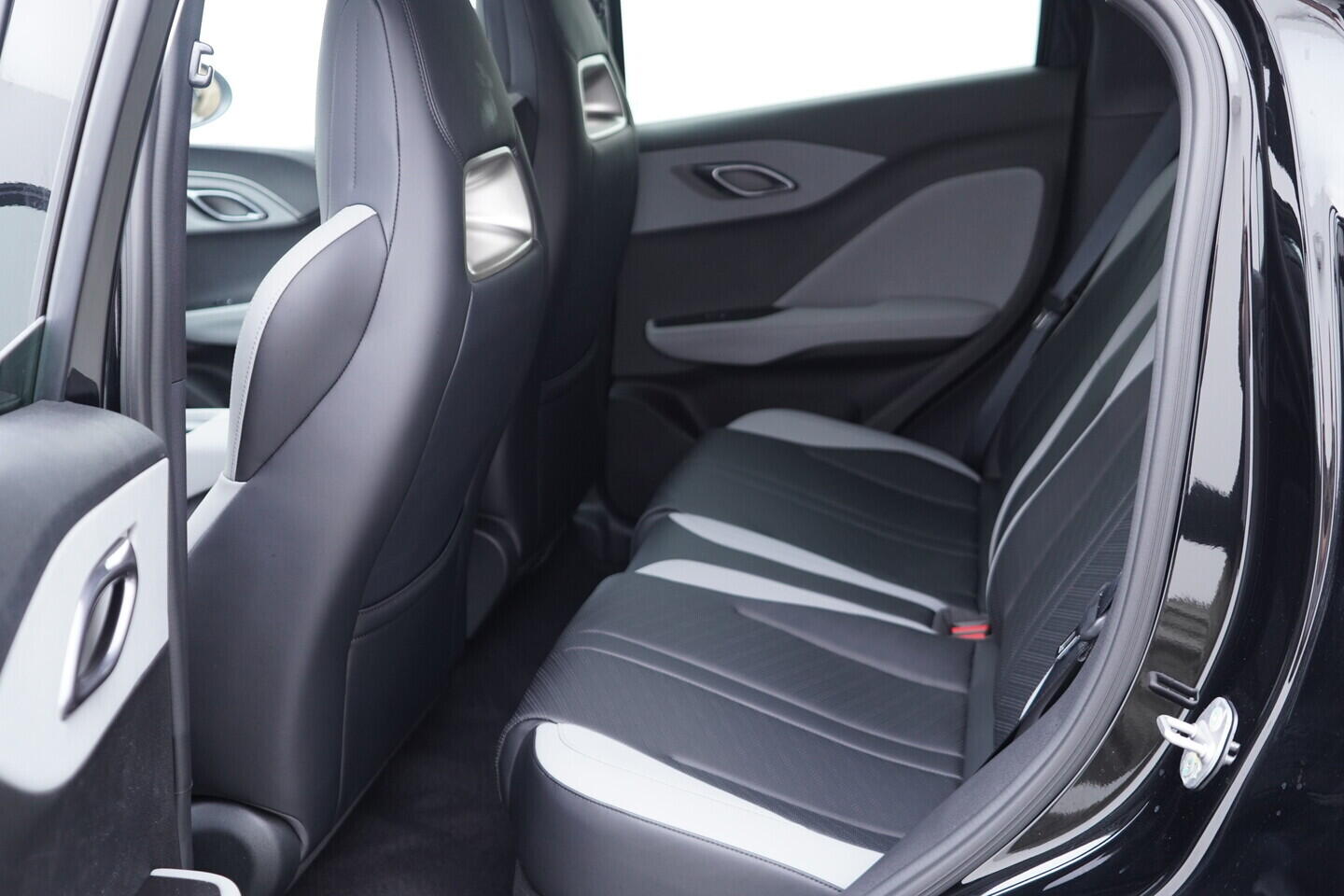 OH08300151_39.webp_Dolphin Surf Comfort 115 kW  kW