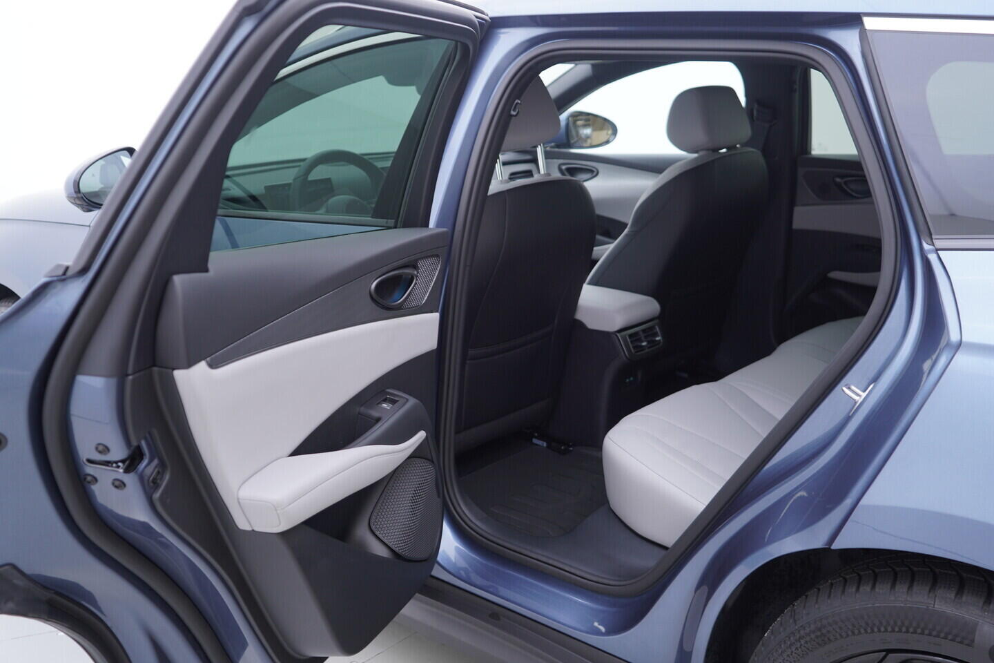 OH08300180_35.webp_SEAL 6 DM-i  Touring Comfort Lite  156 kW