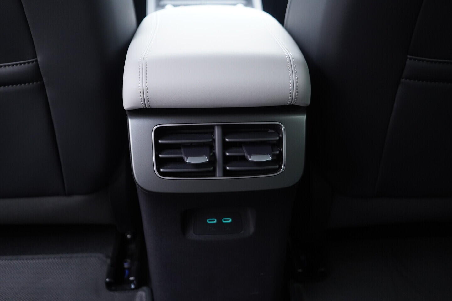 OH08300180_36.webp_SEAL 6 DM-i  Touring Comfort Lite  156 kW