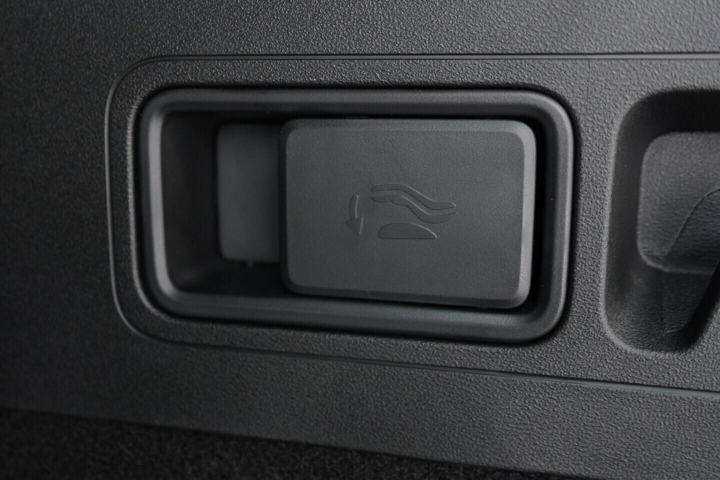 OH08300180_40.webp_SEAL 6 DM-i  Touring Comfort Lite  156 kW