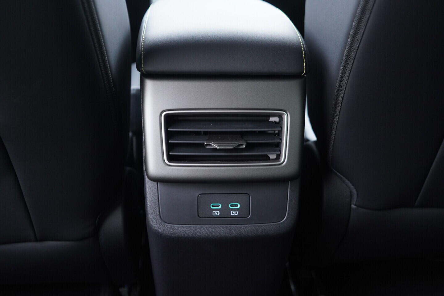 OH08300201_35.webp_Atto 2 DM-i Boost  156 kW