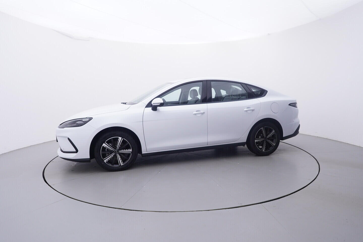 OH08300208_11.webp_SEAL 5 DM-i Design plug-in hybrid 156 kW