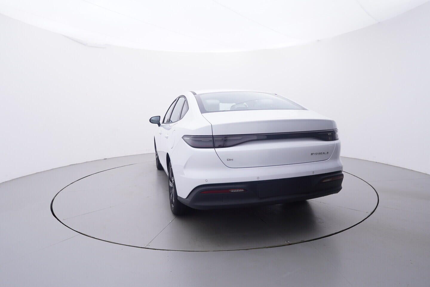 OH08300208_13.webp_SEAL 5 DM-i Design plug-in hybrid 156 kW