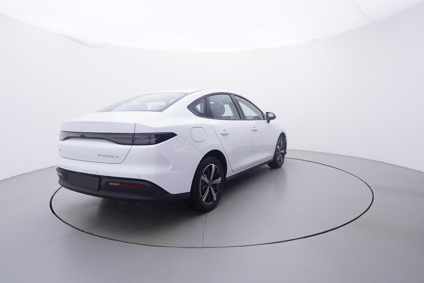 OH08300208_14.webp_SEAL 5 DM-i Design plug-in hybrid 156 kW