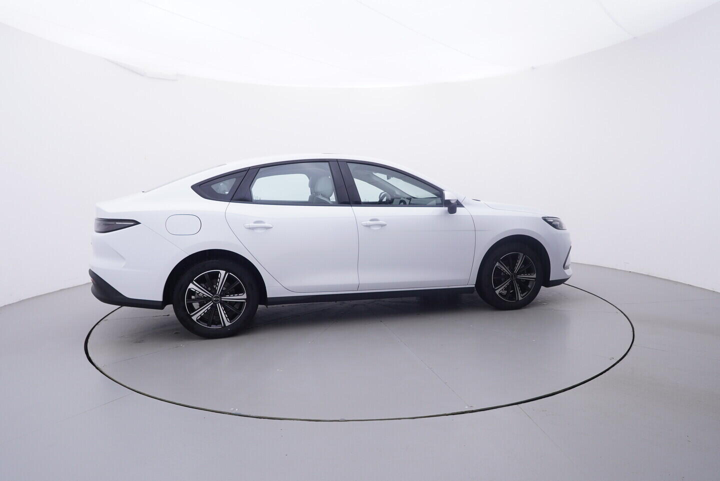 OH08300208_15.webp_SEAL 5 DM-i Design plug-in hybrid 156 kW