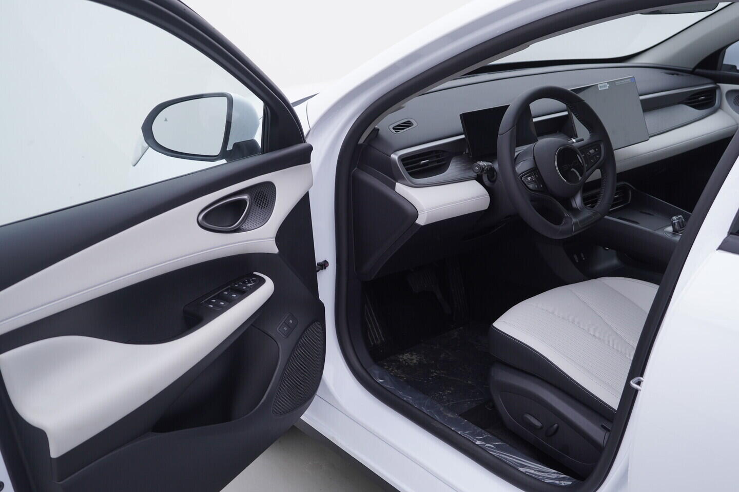 OH08300208_18.webp_SEAL 5 DM-i Design plug-in hybrid 156 kW