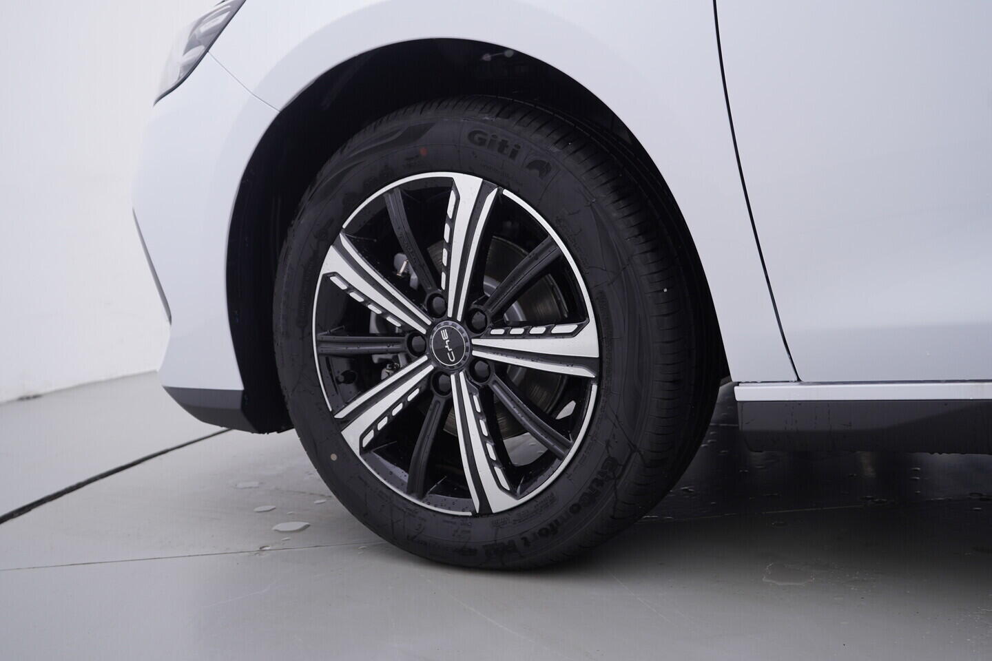 OH08300208_35.webp_SEAL 5 DM-i Design plug-in hybrid 156 kW