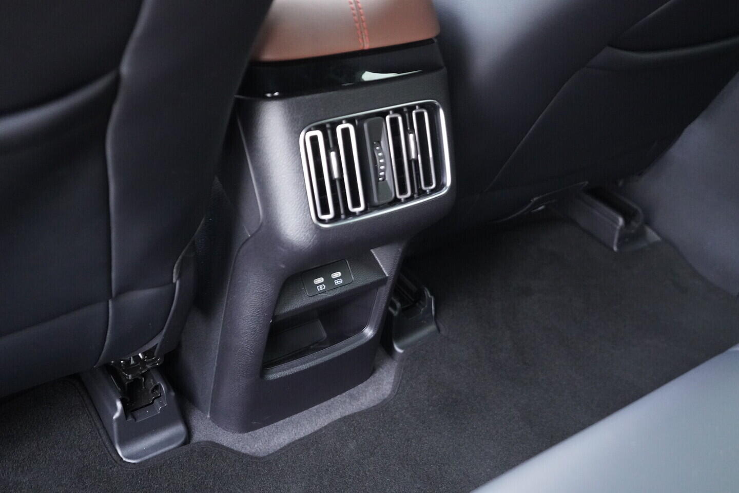 OH08300271_35.webp_SEAL U DMi Design plug-in hybrid 238 kW