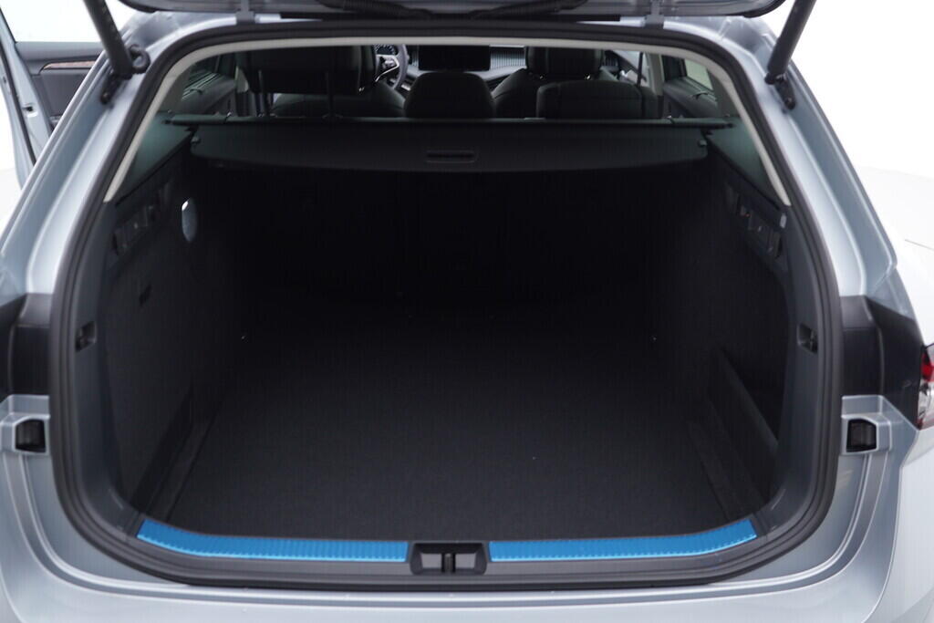OH11005255_20.webp_Superb Combi L&K  2,0 TDI 4x4 142 kW
