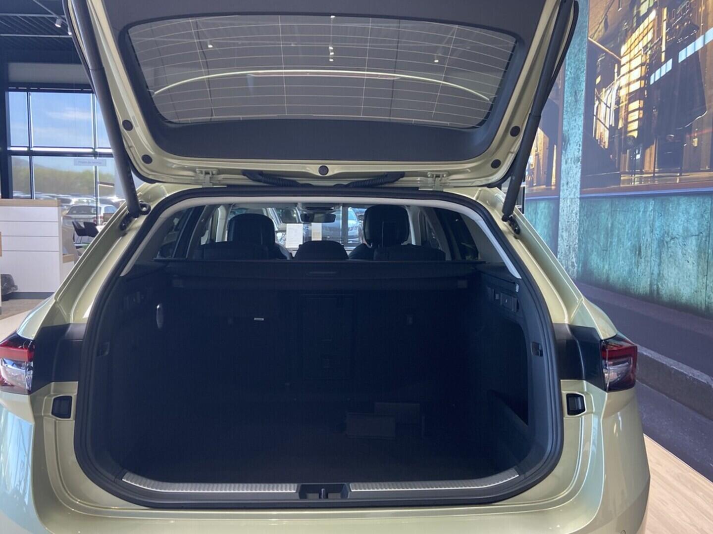 OH11005256_15.webp_Superb Combi L&K  2,0 TDI 4x4 142 kW