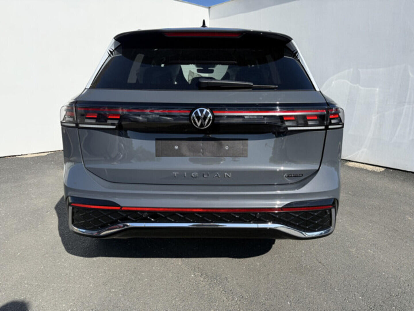 OH23O03553_16.webp_Tiguan R-Line People 2,0 TDI 142 kW 4MOT  142 kW