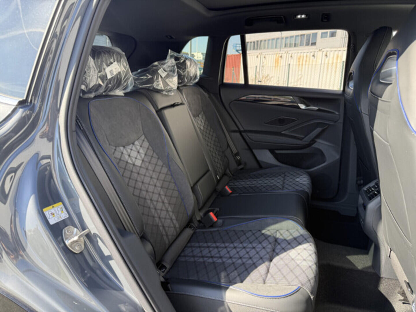 OH23O03553_21.webp_Tiguan R-Line People 2,0 TDI 142 kW 4MOT  142 kW
