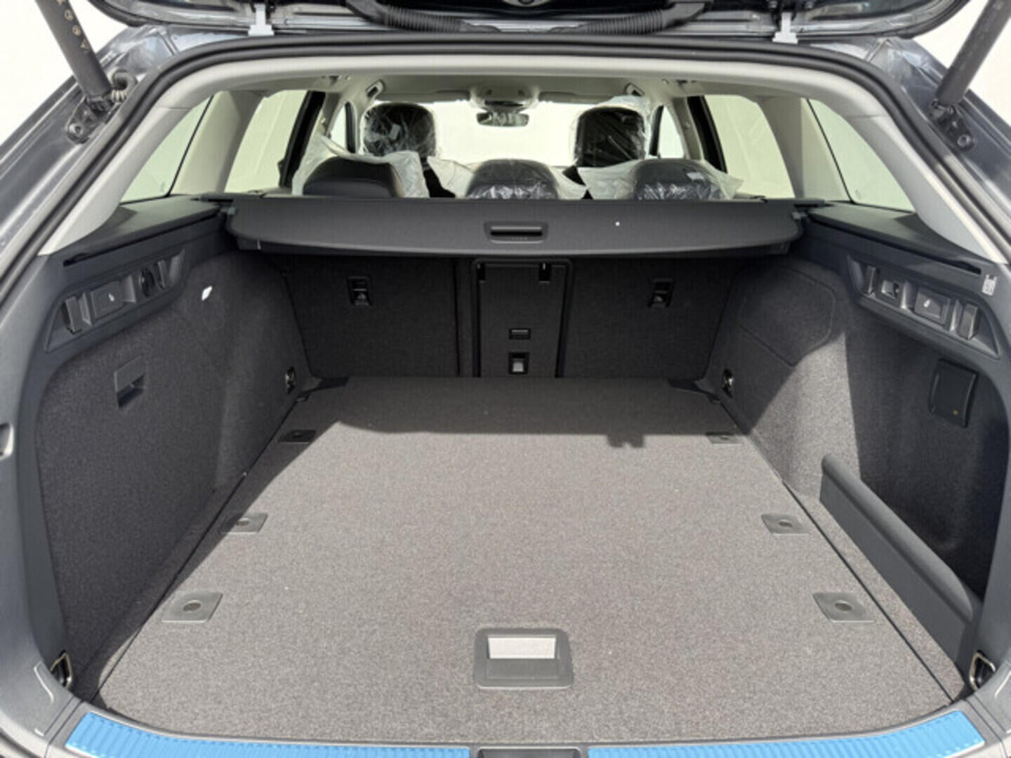 OH23O03555_16.webp_Passat Elegance 2,0 TDI 4MOT 142 kW