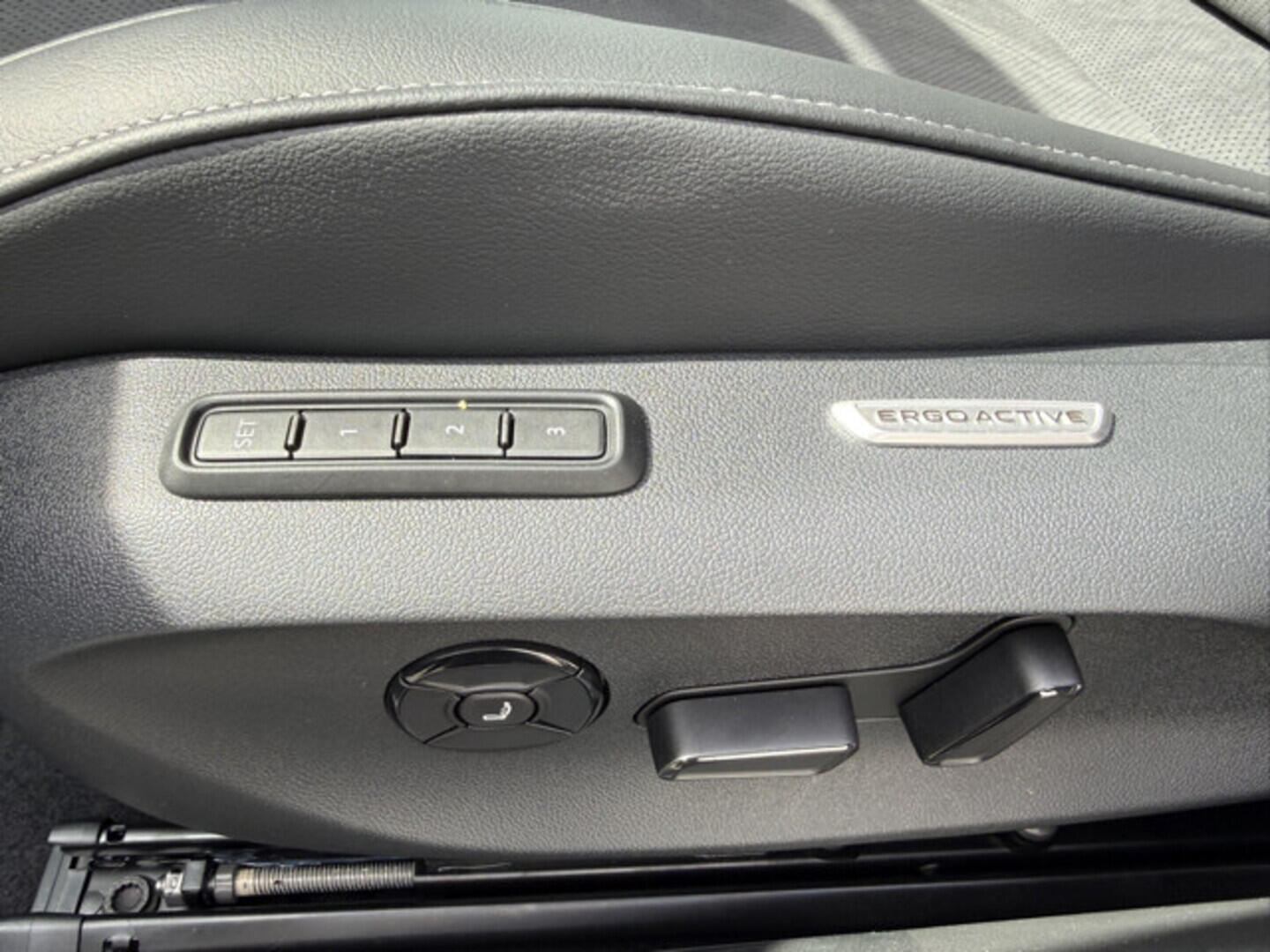 OH23O03555_22.webp_Passat Elegance 2,0 TDI 4MOT 142 kW