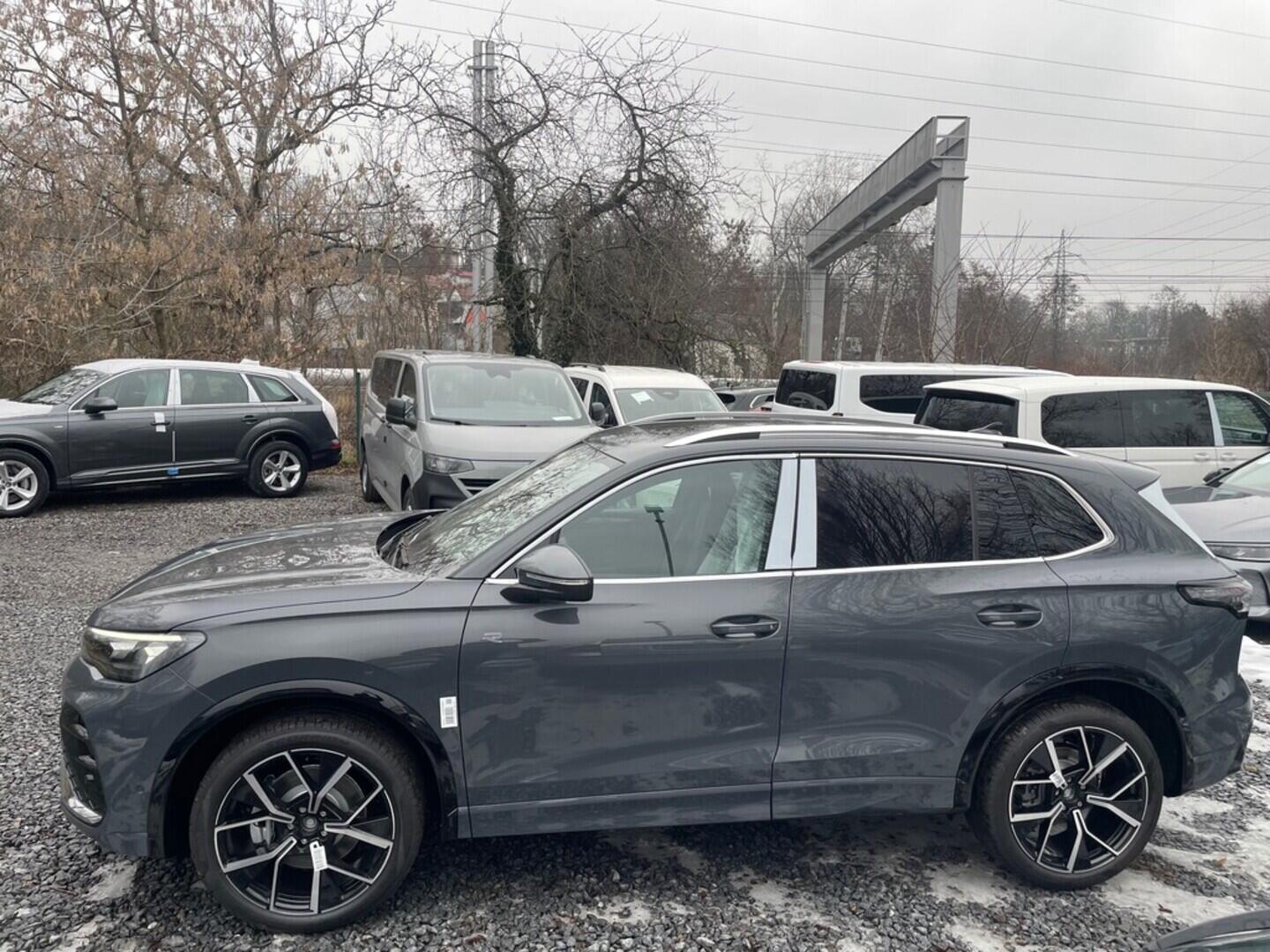 OH23O03557_10.webp_Tiguan R-Line People 2,0 TDI 142 kW 4MOT  142 kW