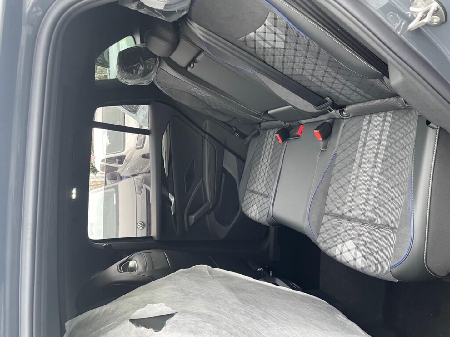 OH23O03557_12.webp_Tiguan R-Line People 2,0 TDI 142 kW 4MOT  142 kW