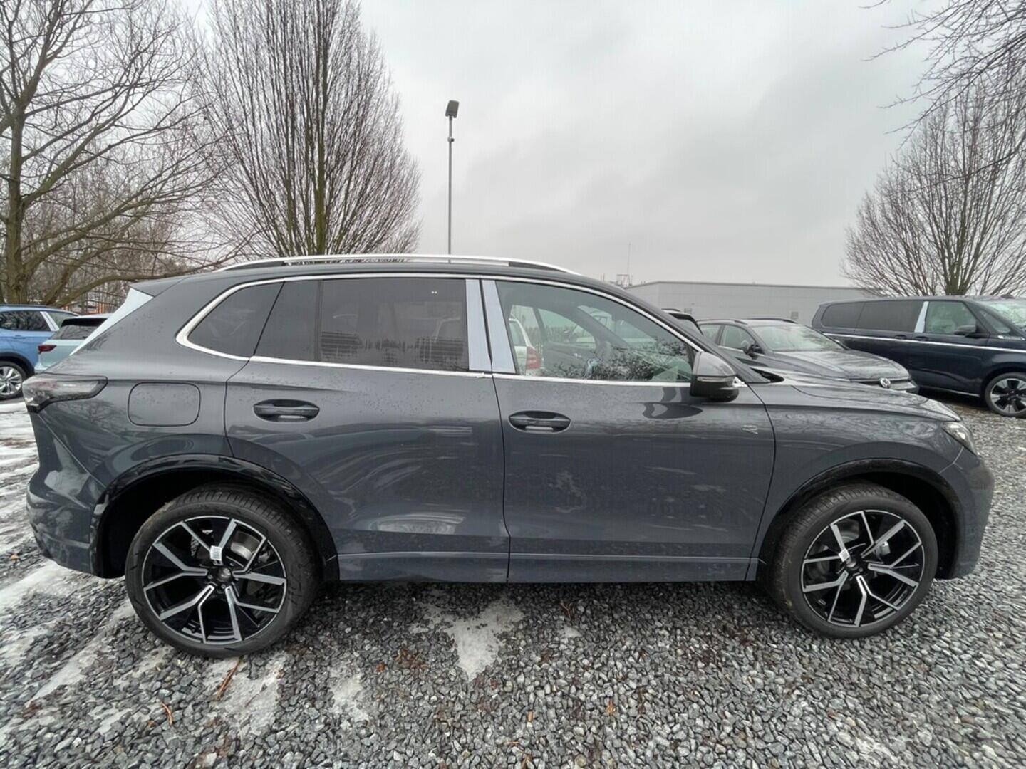 OH23O03557_17.webp_Tiguan R-Line People 2,0 TDI 142 kW 4MOT  142 kW