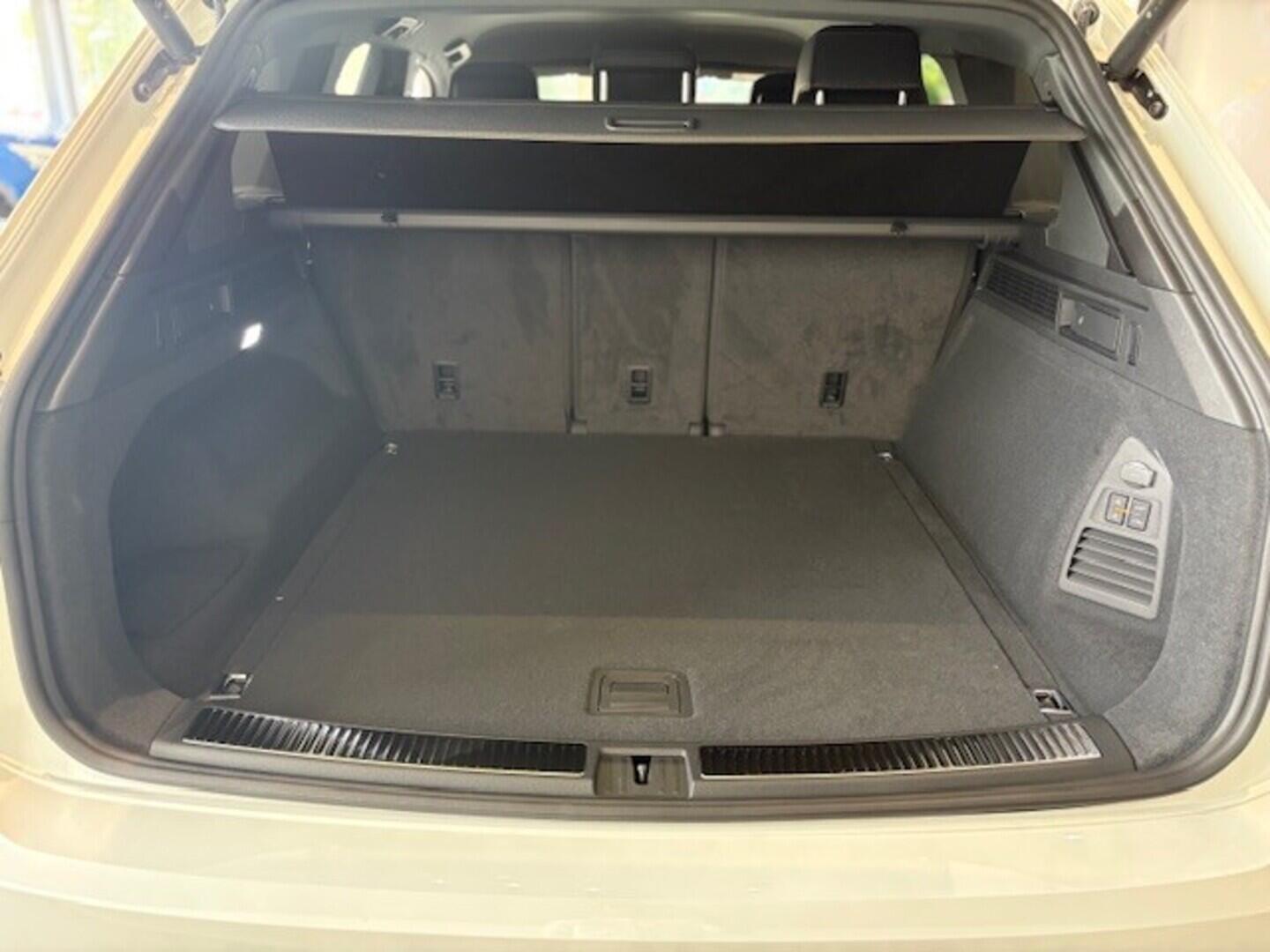 OH23O03573_22.webp_Touareg R-Line V6 3,0 TDI 210 kW  8 Automatic 210 kW