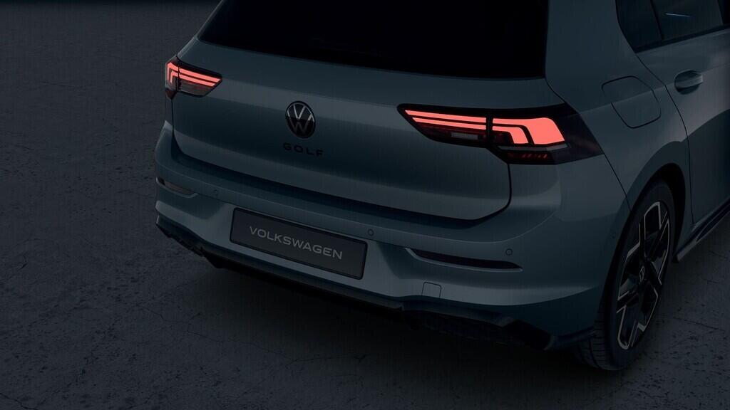 OH23O03661_14.webp_Golf R-Line People 1,5 TSI 6G 110 kW