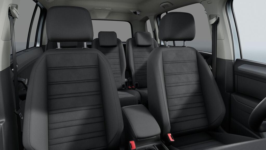 OH23O03730_16.webp_Touran People 1,5 TSI 110 kW EVO2 7DSG 110 kW