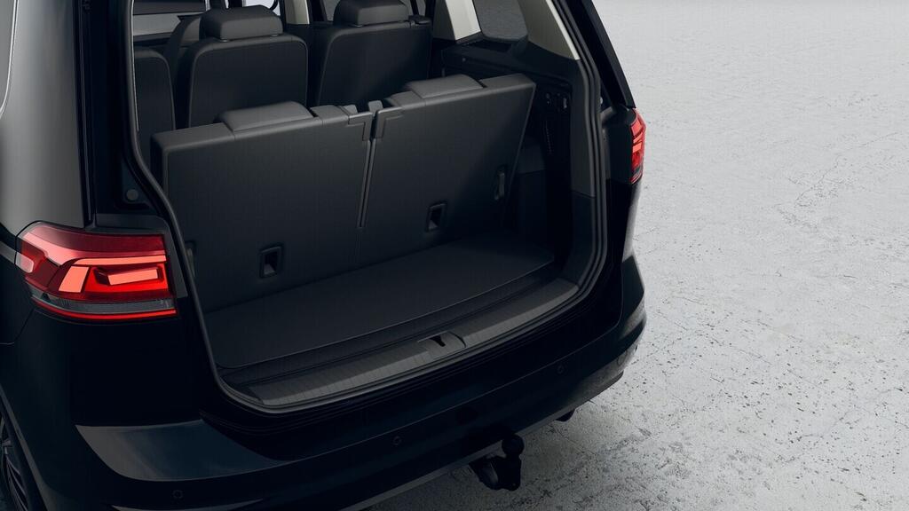 OH23O03732_18.webp_Touran People 1,5 TSI 110 kW EVO2 7DSG 110 kW