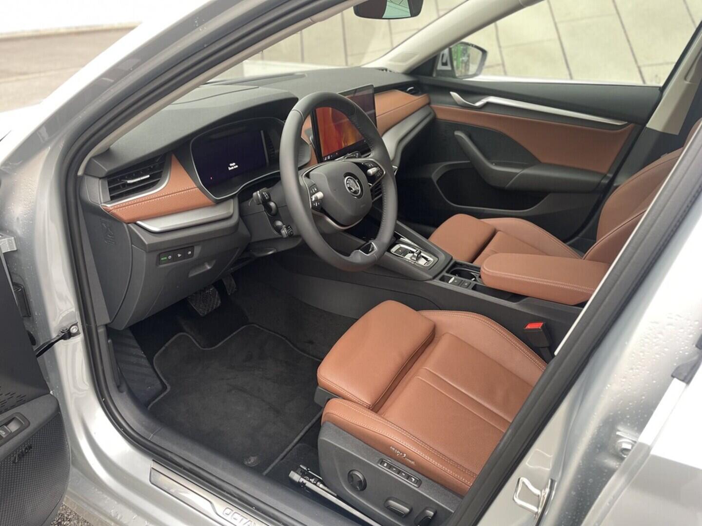 OI11002548_15.webp_Octavia Combi Selection  2,0 TDI 110 kW