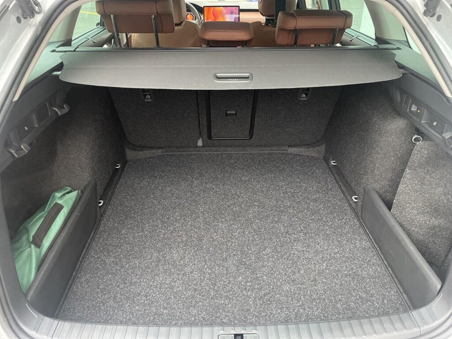 OI11002548_19.webp_Octavia Combi Selection  2,0 TDI 110 kW