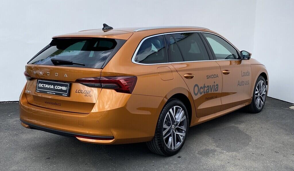 OI11002801_14.webp_Octavia Combi Selection  2,0 TDI 110 kW