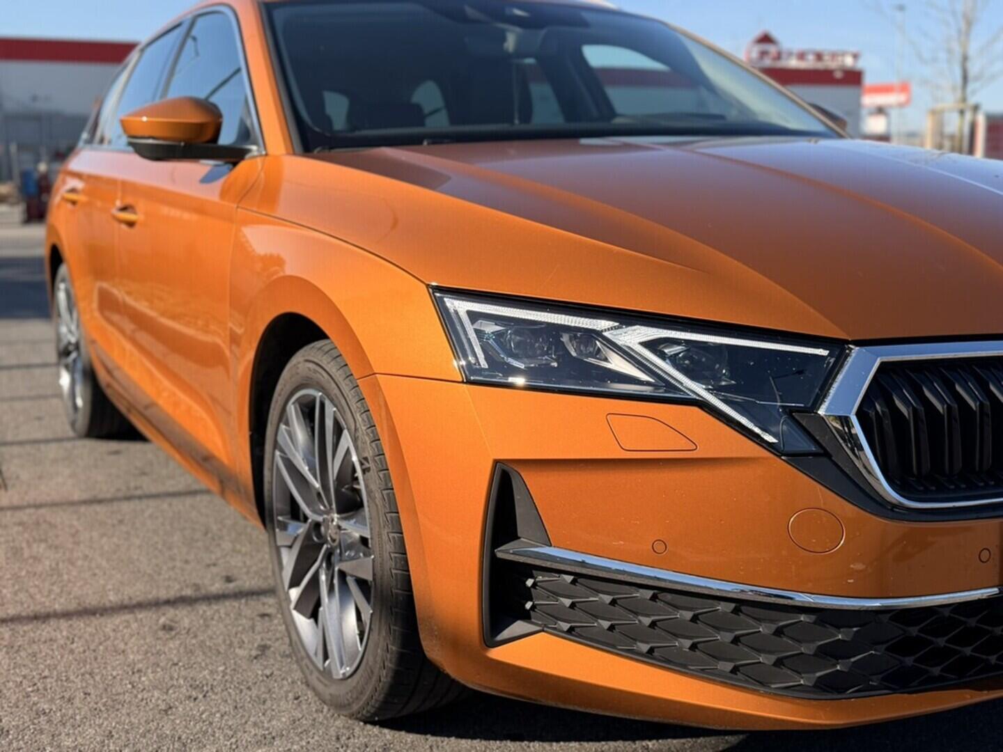 OI11002801_32.webp_Octavia Combi Selection  2,0 TDI 110 kW