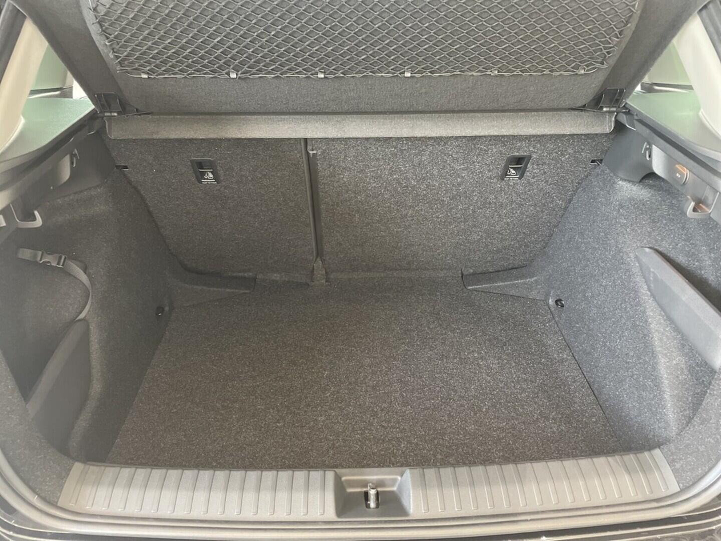 OI11002822_18.webp_Kamiq 130 let Premium 1.0 TSI 85 kW DSG