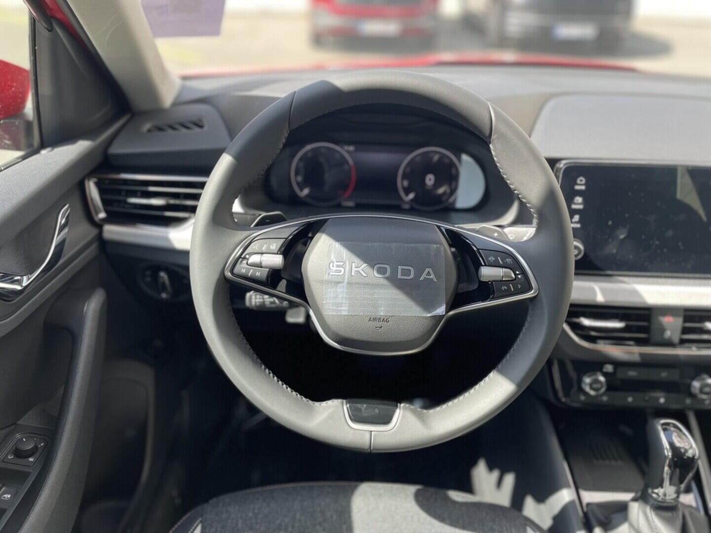 OI11002830_17.webp_Kamiq 130 let Premium 1.0 TSI 85 kW DSG