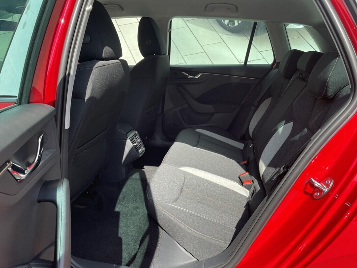 OI11002830_18.webp_Kamiq 130 let Premium 1.0 TSI 85 kW DSG