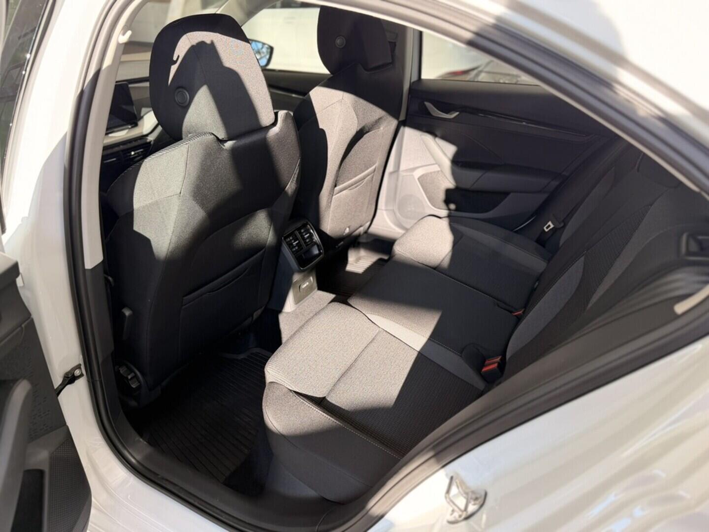 OI11002833_18.webp_Octavia Selection 1.5 TSI m- HEV 85 kW DSG