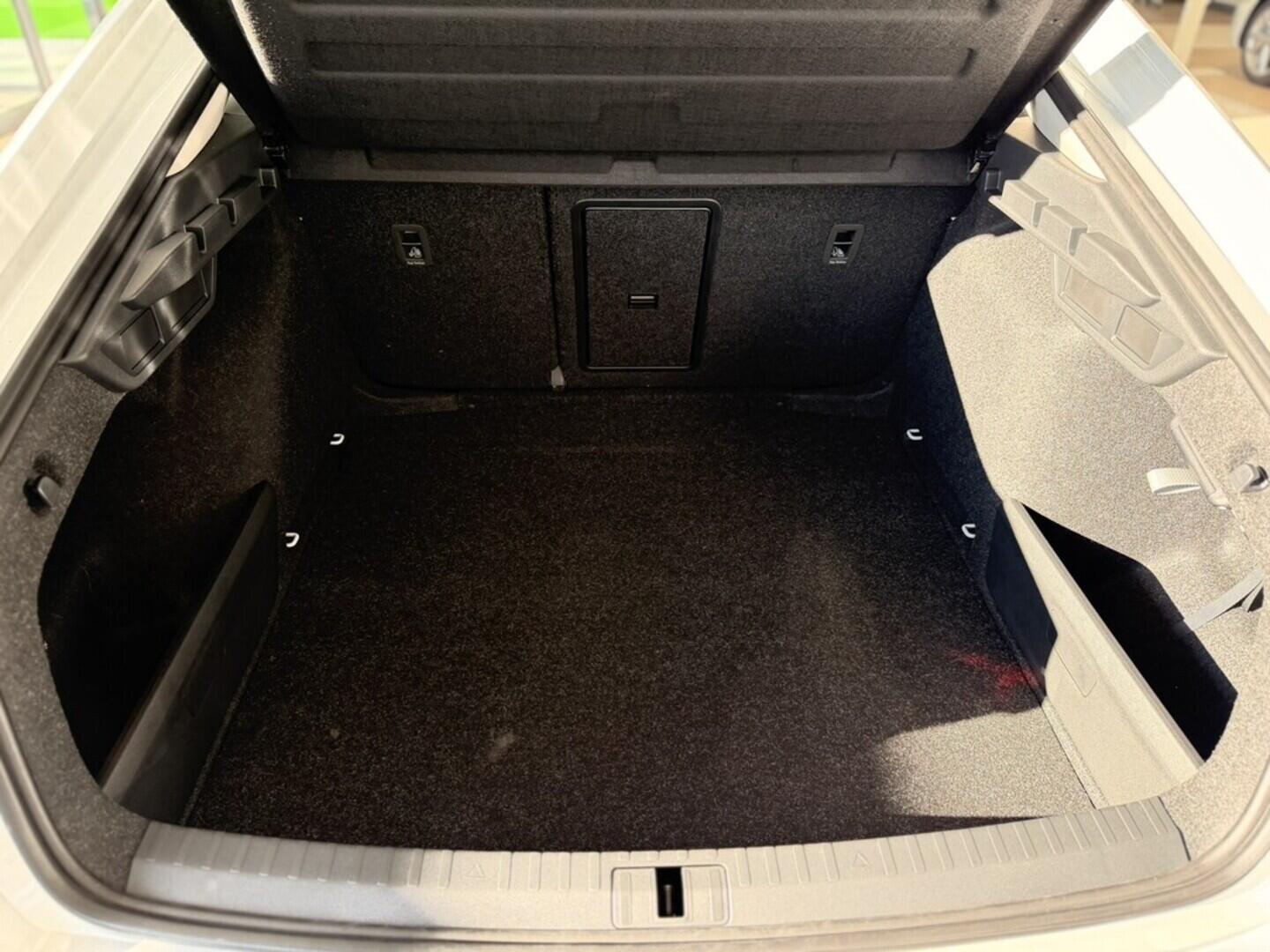 OI11002833_19.webp_Octavia Selection 1.5 TSI m- HEV 85 kW DSG