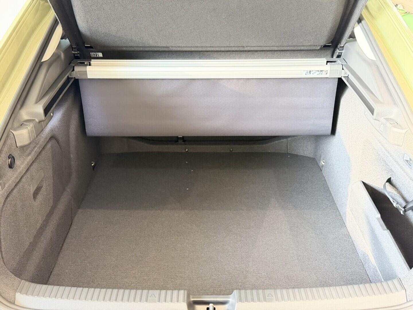 OI11002837_22.webp_Superb L&K 2.0 TDI 142 kW 4x4