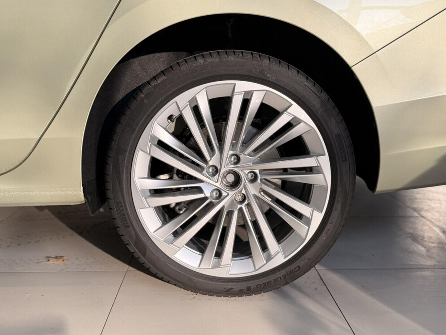 OI11002837_33.webp_Superb L&K 2.0 TDI 142 kW 4x4