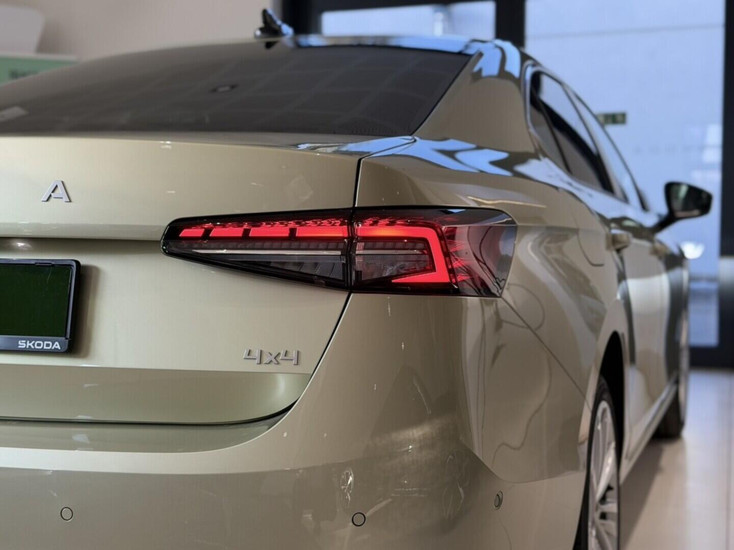 OI11002837_35.webp_Superb L&K 2.0 TDI 142 kW 4x4