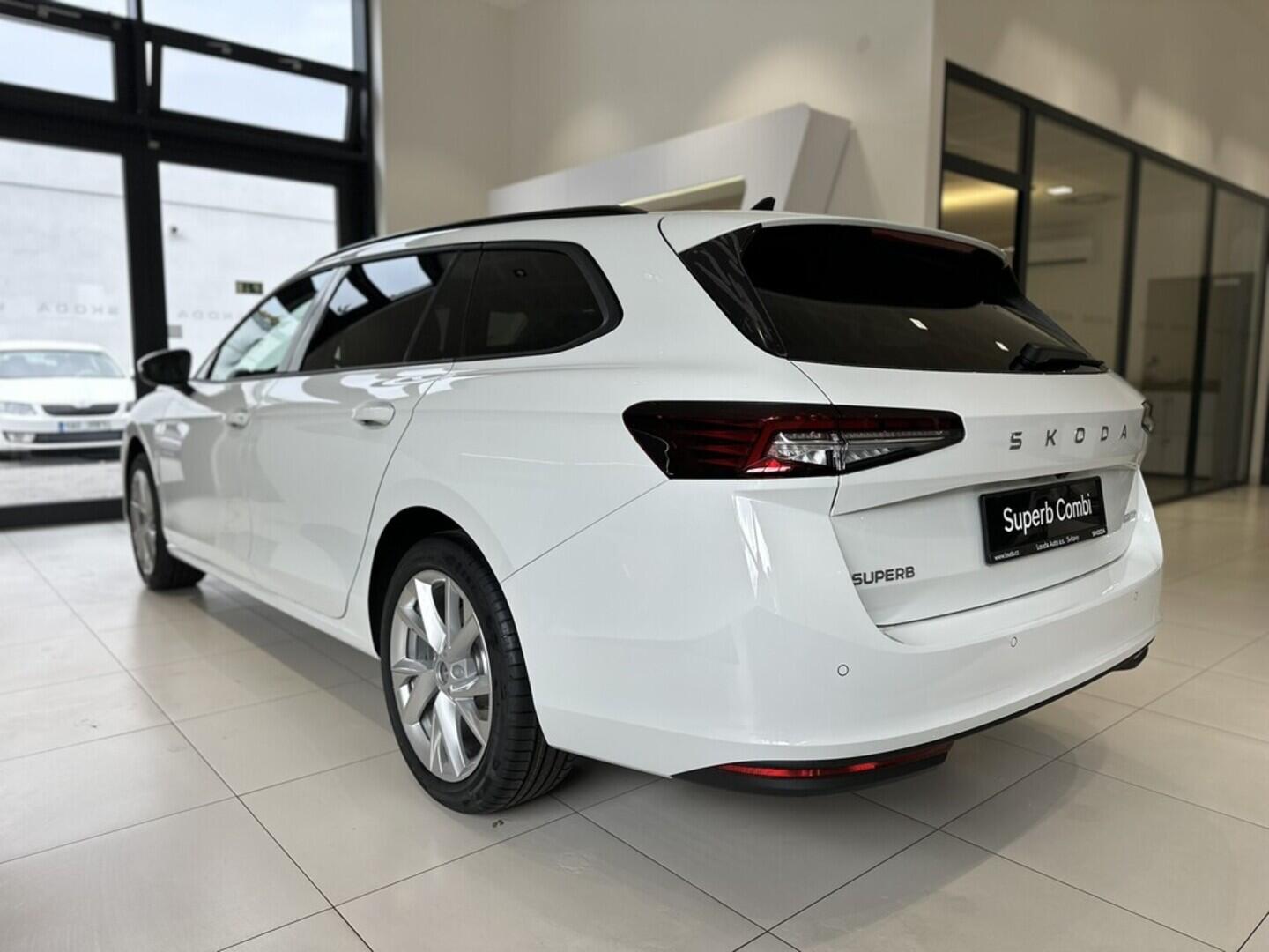 OI11002839_12.webp_Superb Selection 1.5 TSI m-HEV 110 kW DSG