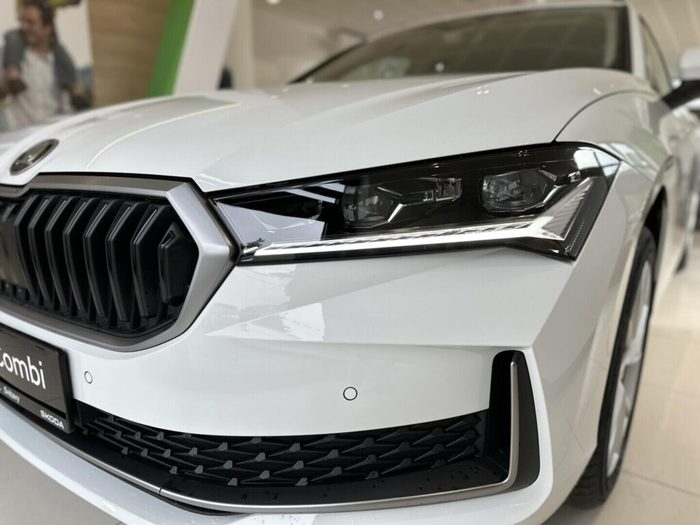 OI11002839_22.webp_Superb Selection 1.5 TSI m-HEV 110 kW DSG