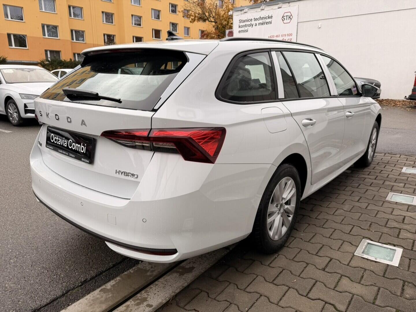 OI11002842_14.webp_Octavia Combi Selection 1.5 TSI 85 kW DSG
