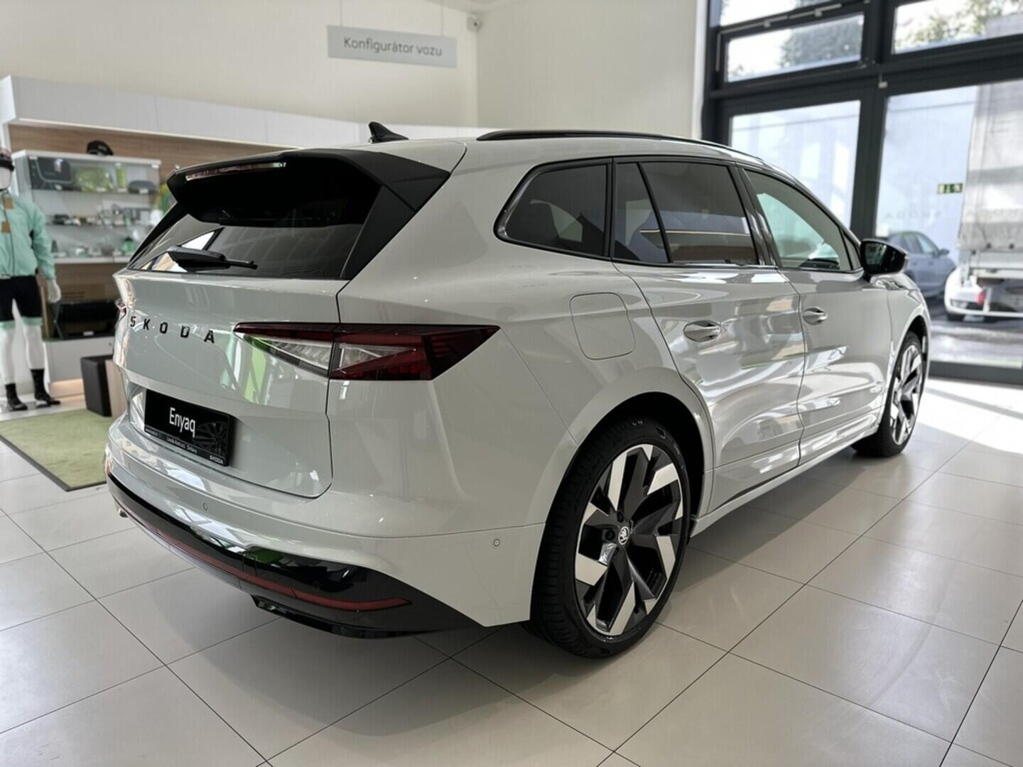 OI11002843_13.webp_Enyaq RS 84kWh 250 kW