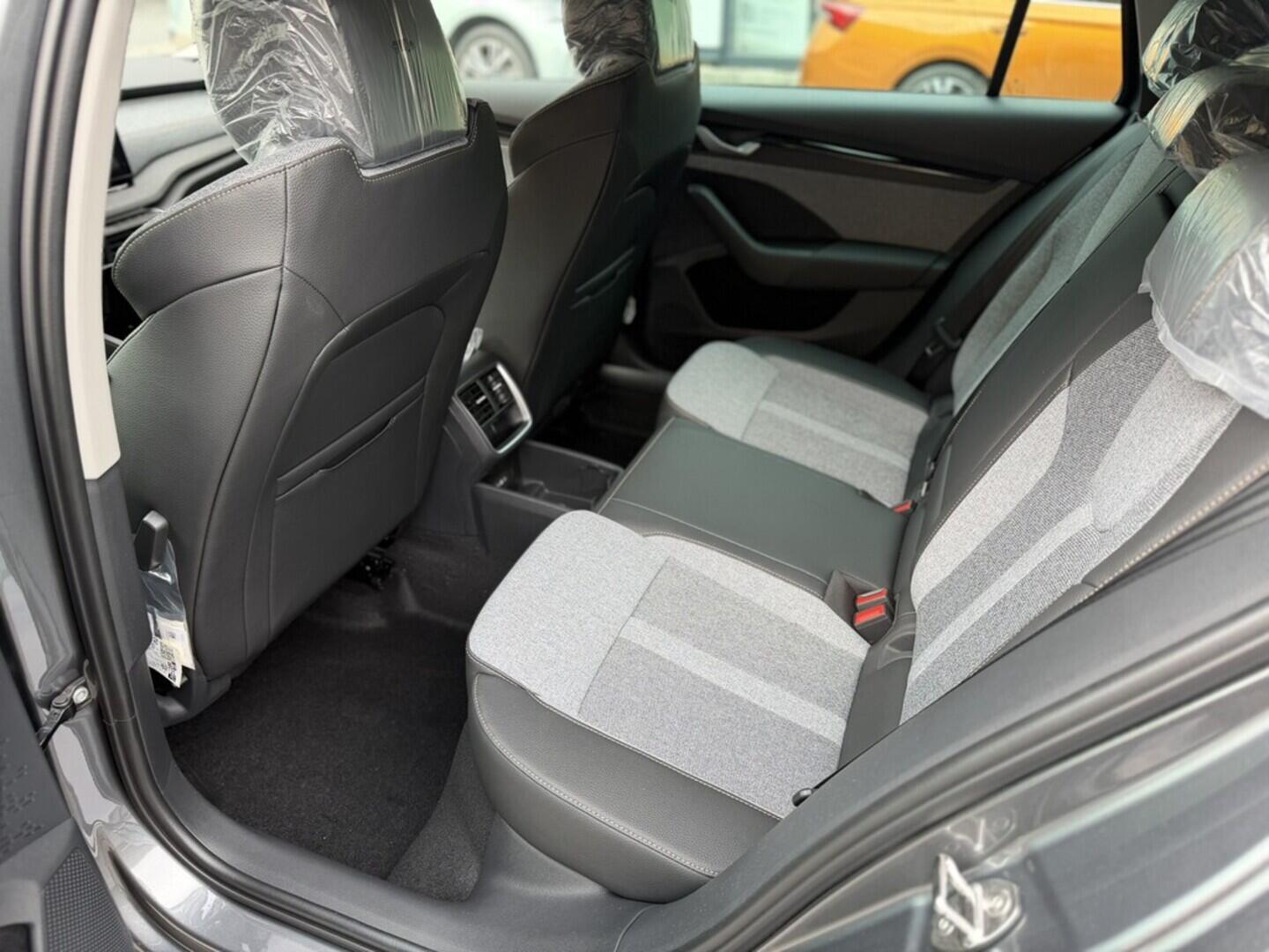 OI11002844_16.webp_Octavia Combi Top Selection 2,0 TDI 110 kW  