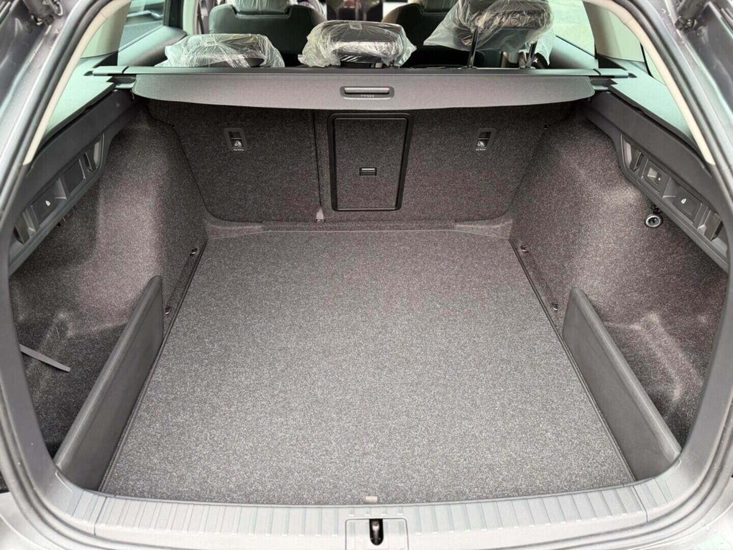 OI11002844_18.webp_Octavia Combi Top Selection 2,0 TDI 110 kW  