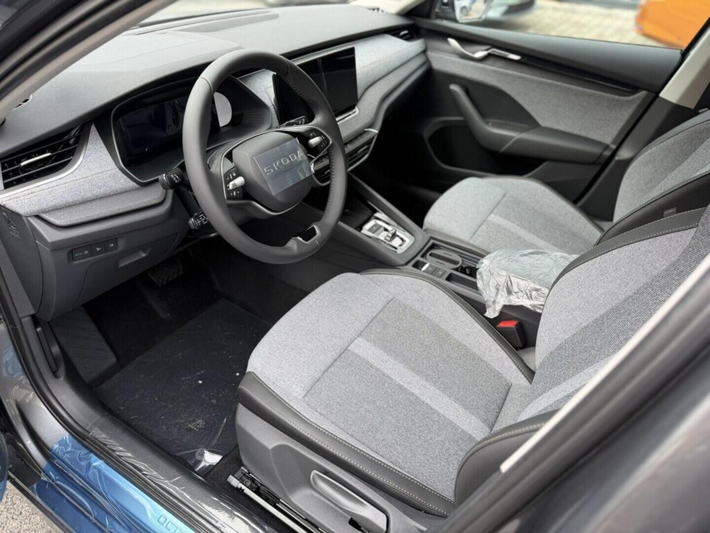 OI11002845_15.webp_Octavia Combi Top Selection 2,0 TDI 110 kW  