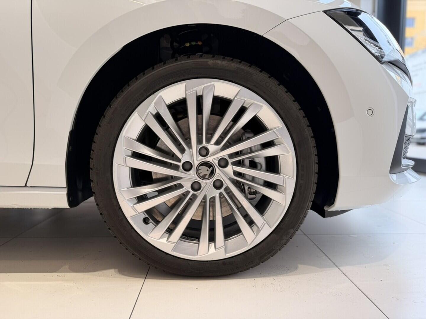 OI11002854_31.webp_Superb L&K 2.0 TSI 150 kW DSG