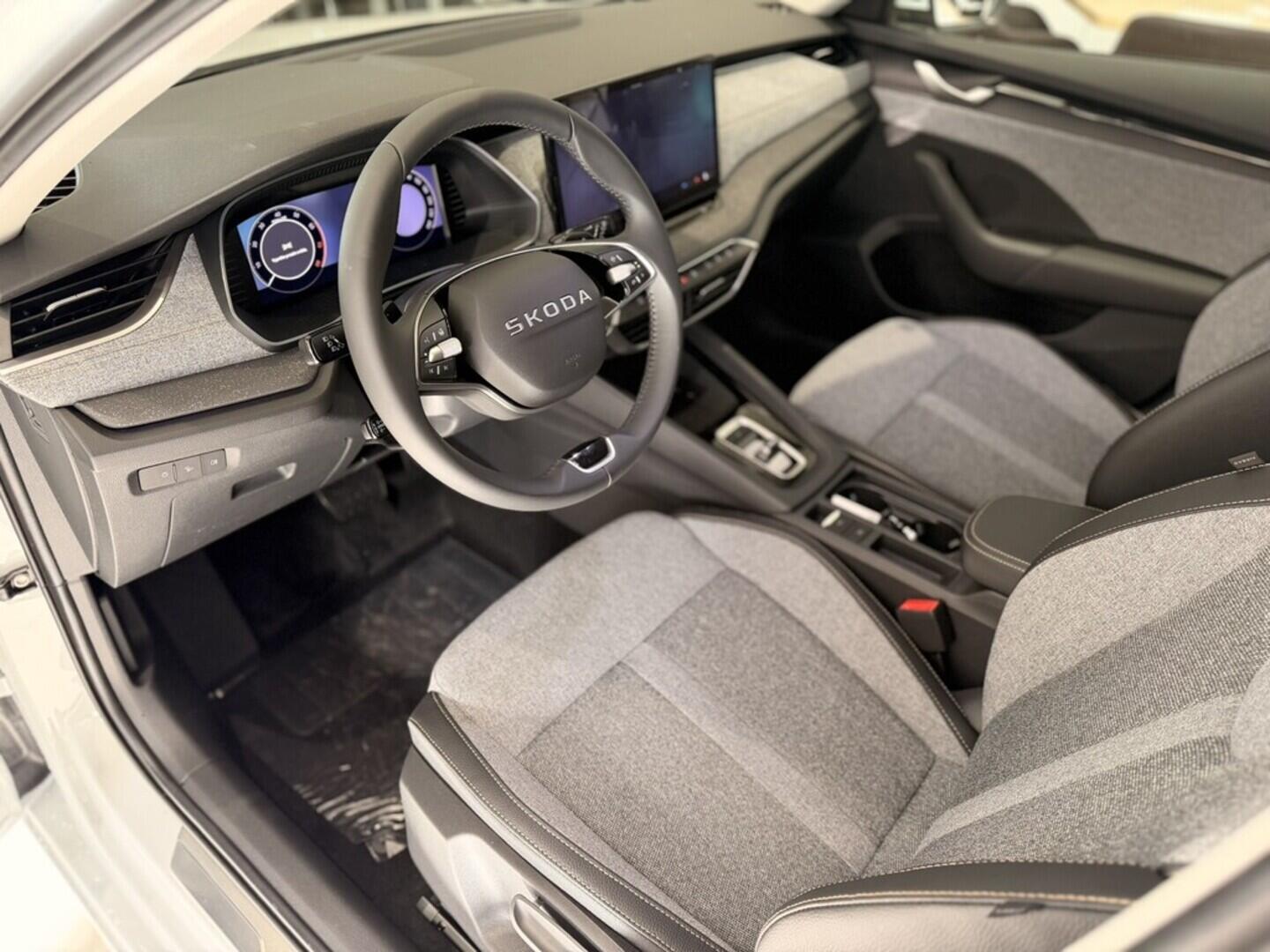 OI11002856_14.webp_Octavia Combi Top Selection 1.5 TSI m-HEV 85 kW DSG