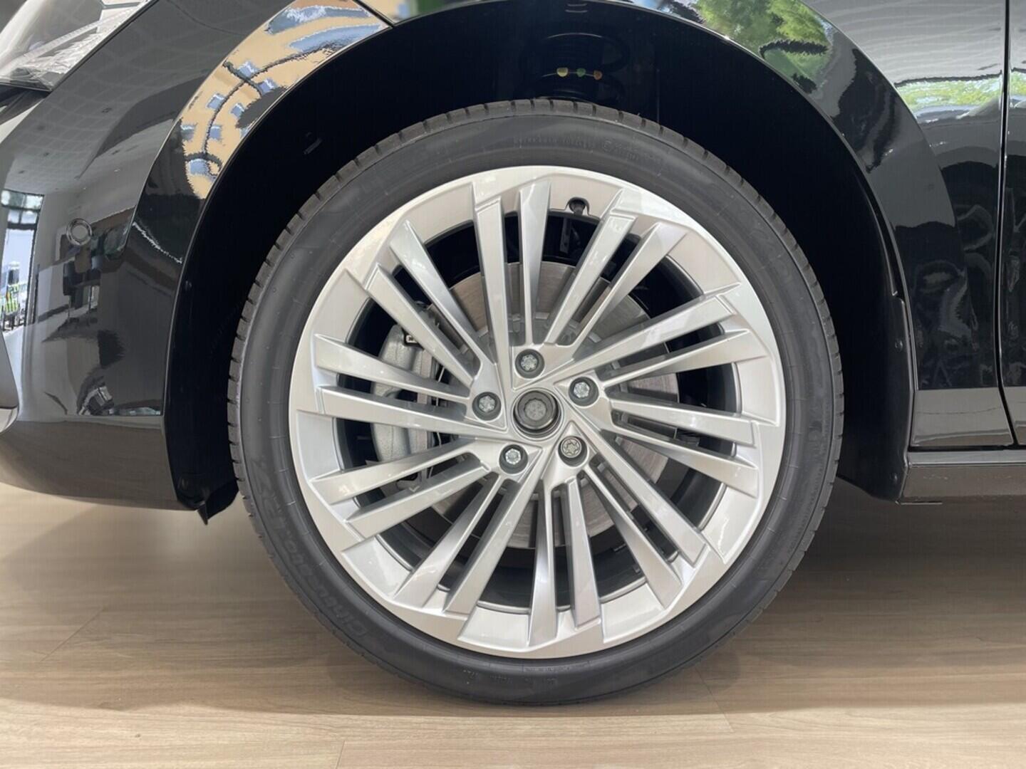 OI11002859_14.webp_Superb L&K 2.0 TSI 195 kW 4x4