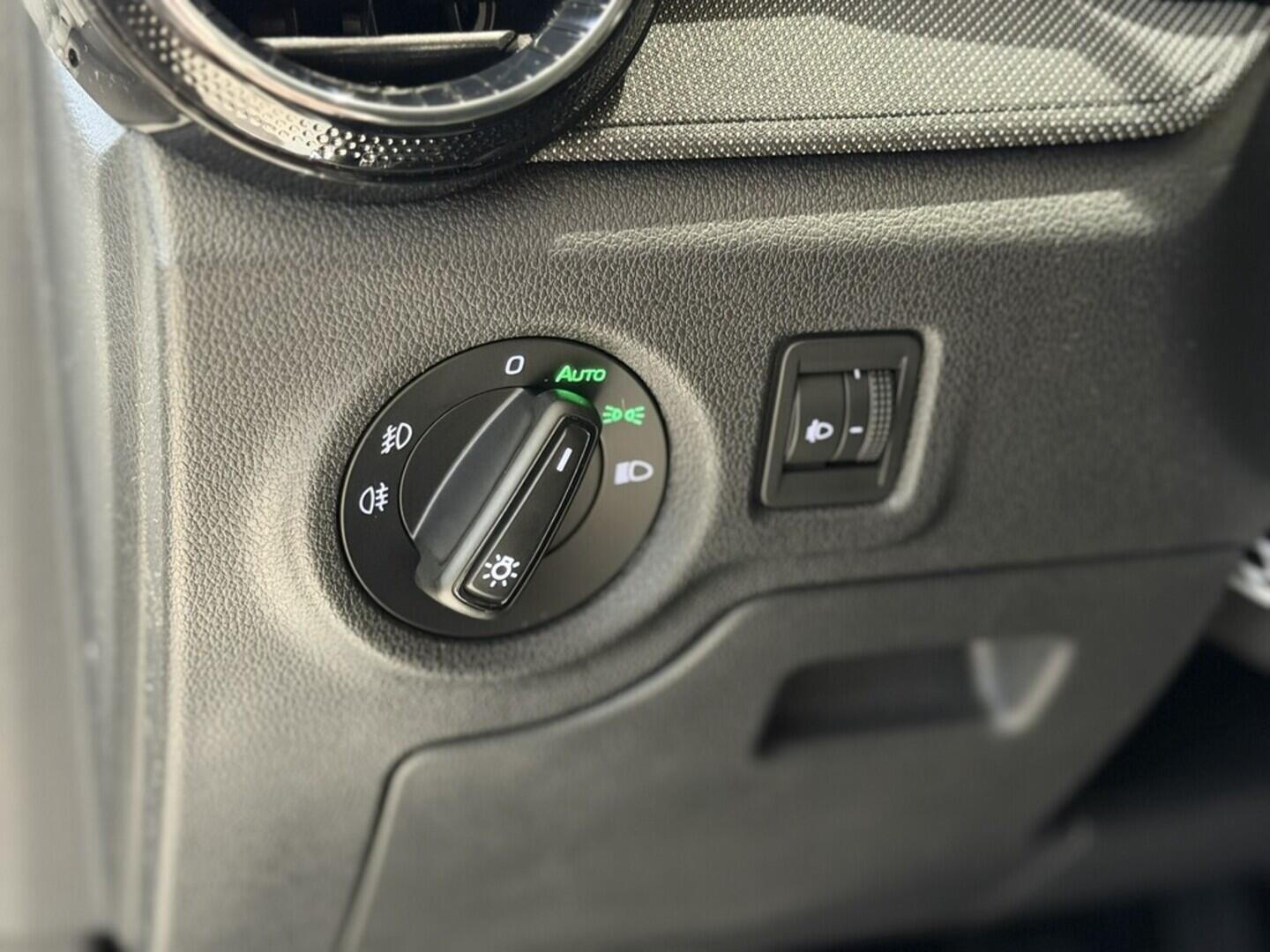 OI11002892_23.webp_Fabia 130 Let 1.0 MPI 59 kW