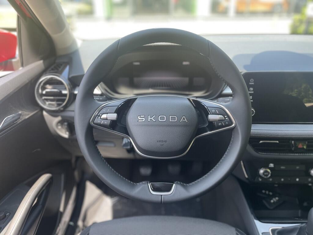 OI11002898_17.webp_Škoda Fabia Selection1.0 MPI 59 kW červená