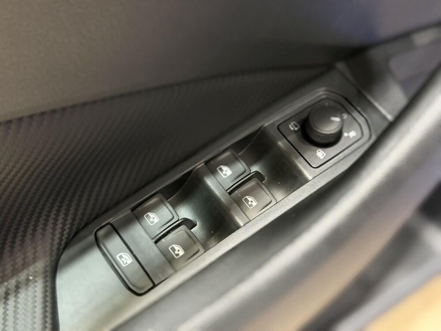 OI11002899_25.webp_Scala Monte Carlo 1.0 TSI 85 kW DSG